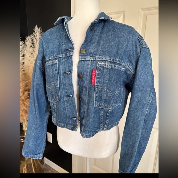 Vintage Levi’s Cropped Large Red Tab RARE Denim Jacket
Size Large - Picture 5 of 14